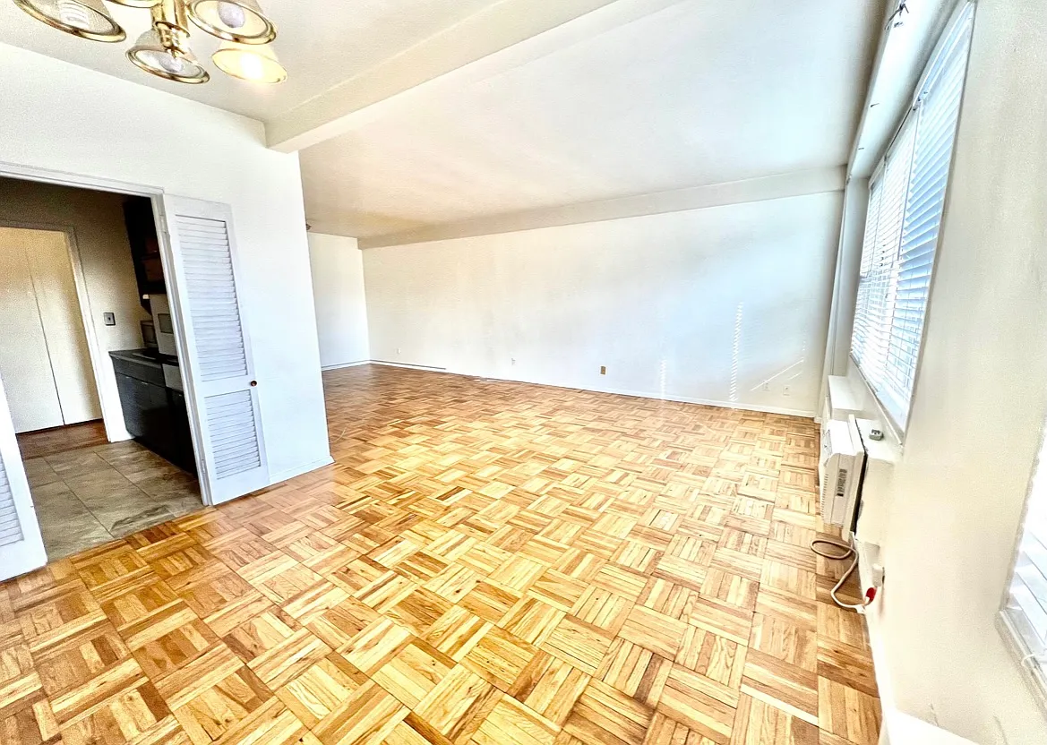 1 bed, $2,500 — Photo 4