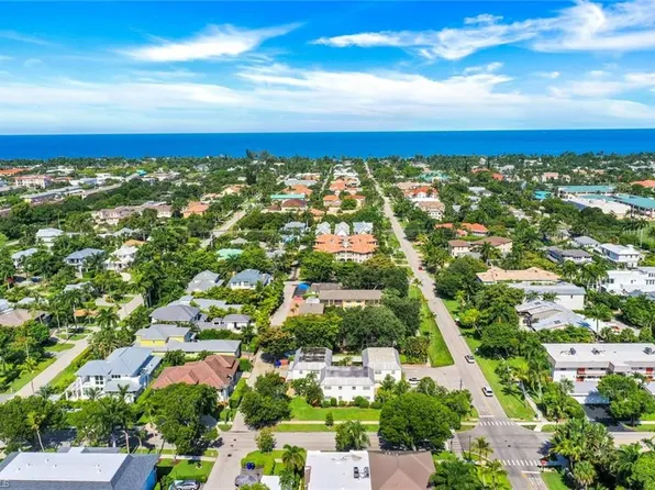 780 10th Ave S APT 2, Naples, FL 34102