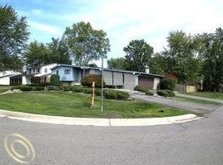 25310 Lynford St, Farmington Hills, MI 48336