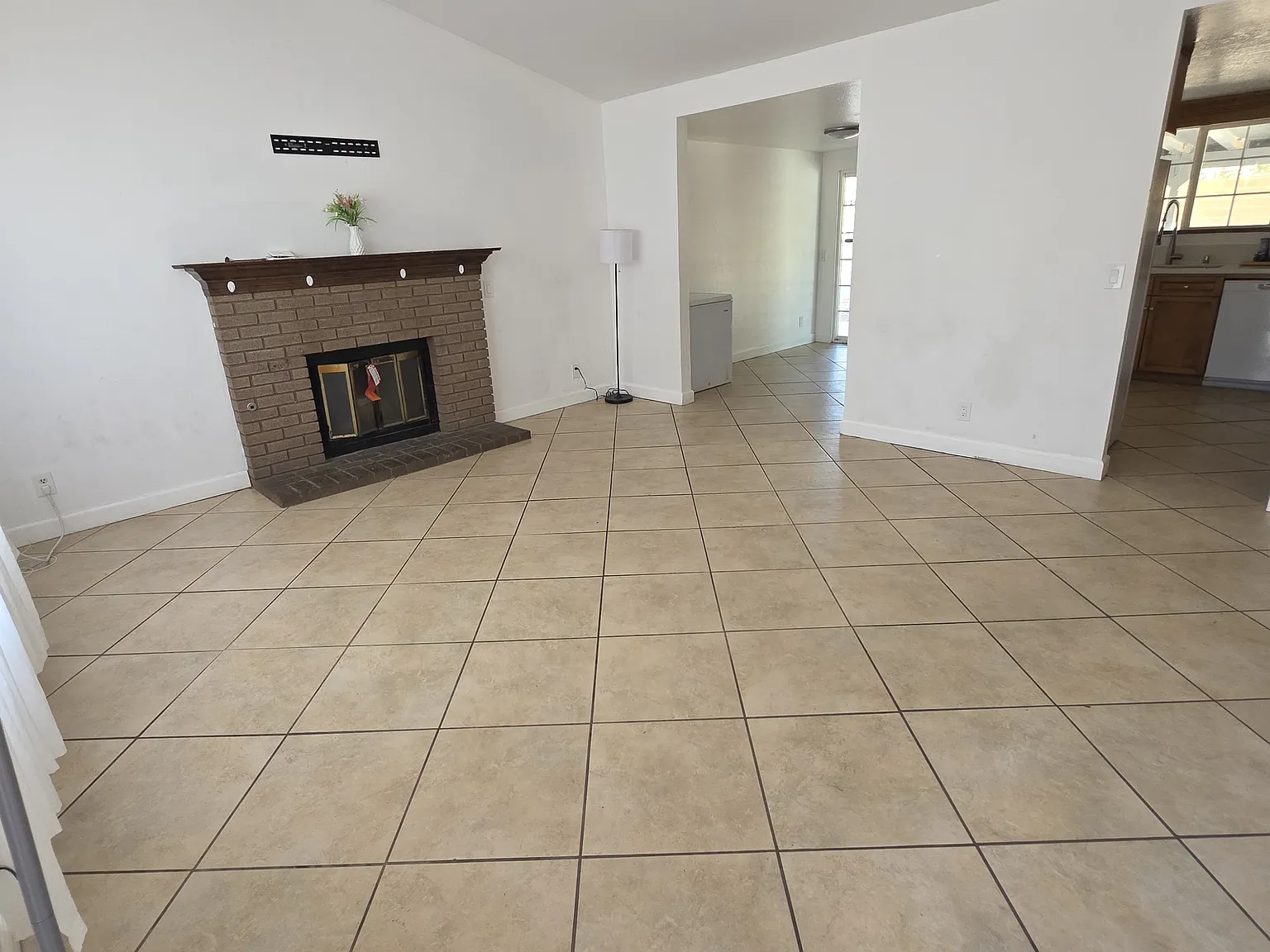 3 bed, 1134 sqft, $3,000 — Photo 2
