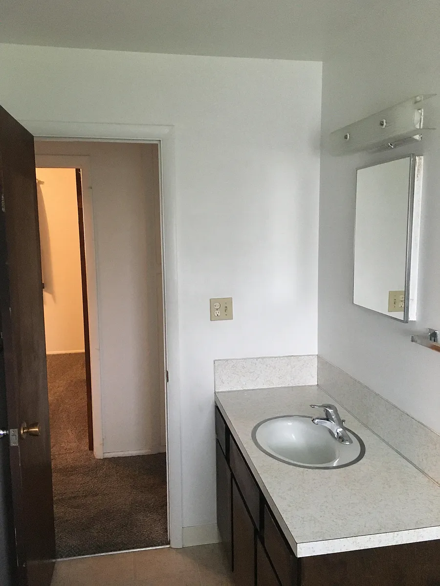 Building Photo - 855 Park Ave #1