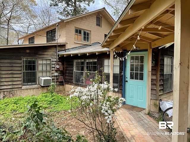 1st image of 305 Miller Ave