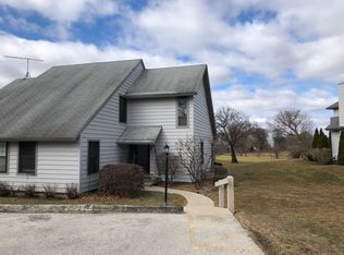 714 Chandler Rd, Gurnee, IL 60031