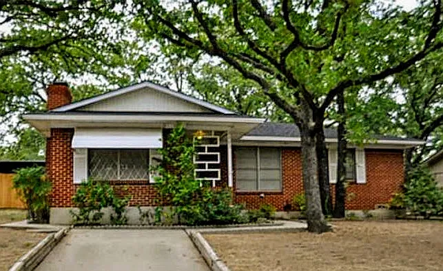 2203 Mercedes Rd