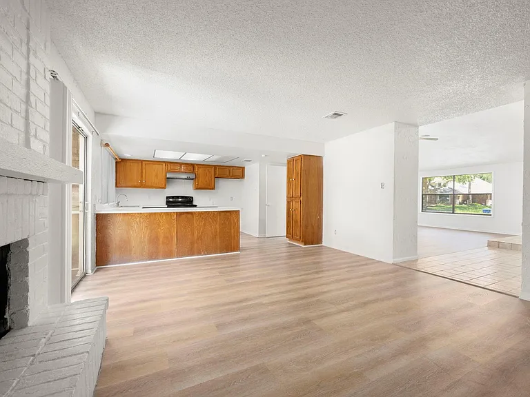7415 Creekfield Dr — Photo 17