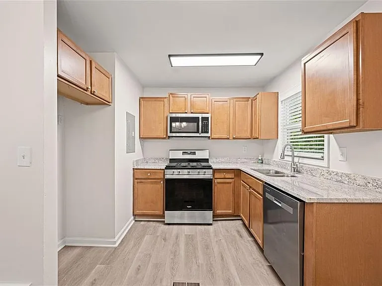 3594 Fairlane Dr NW — Photo 4