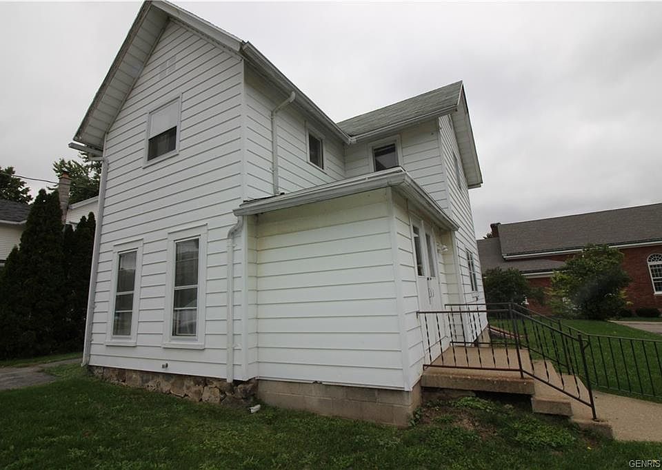 2nd image of 1 West St