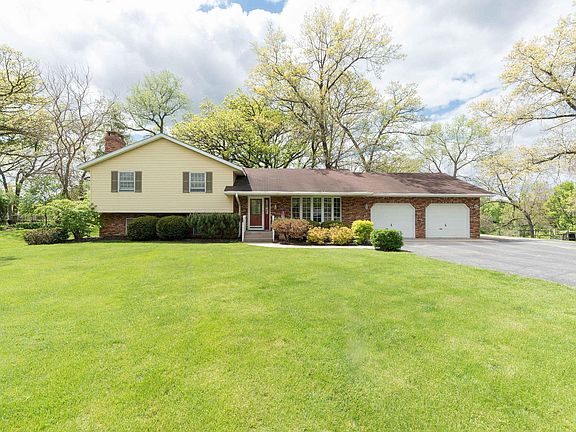 5th image of 10594 Grover Oaks Rd