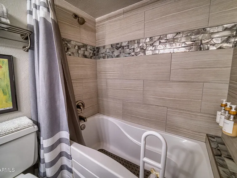 3209 S College Ave — Photo 13
