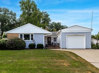 2520 30th Avenue Ct, Moline, IL 61265