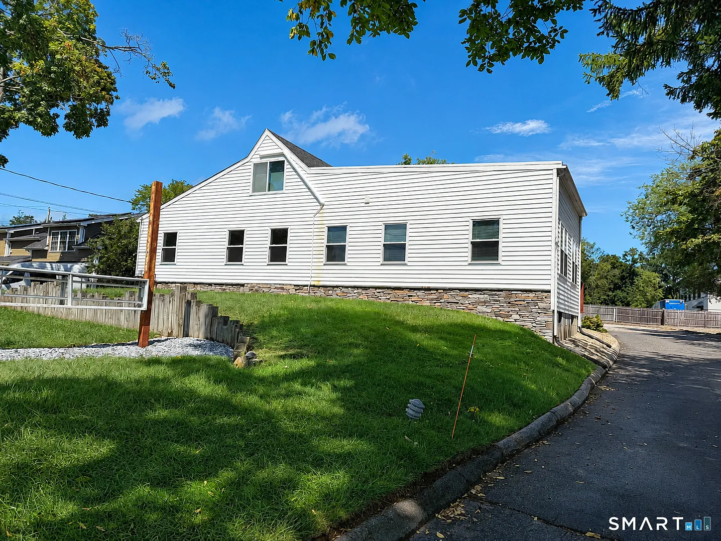 2 bed, 2.0 bath, 1200 sqft, $2,750 — Photo 2