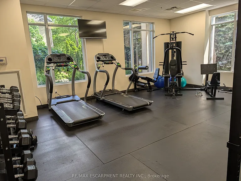 90 Charlton Ave W #702 — Photo 24