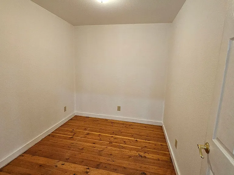 400 Railroad Ave — Photo 29