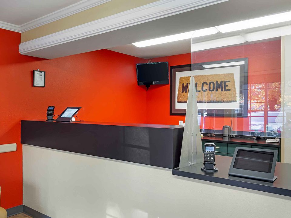 Lobby and Guest Check-in