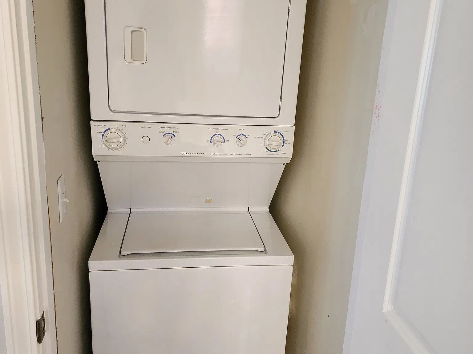3 bed, 1.5 bath, 1200 sqft, $1,600 — Photo 1