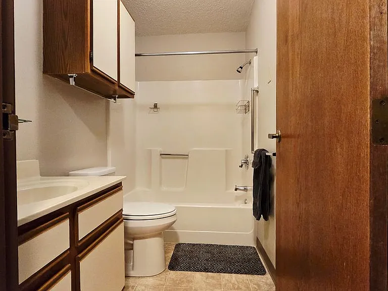 Island Place Apartments - On the River — Photo 7