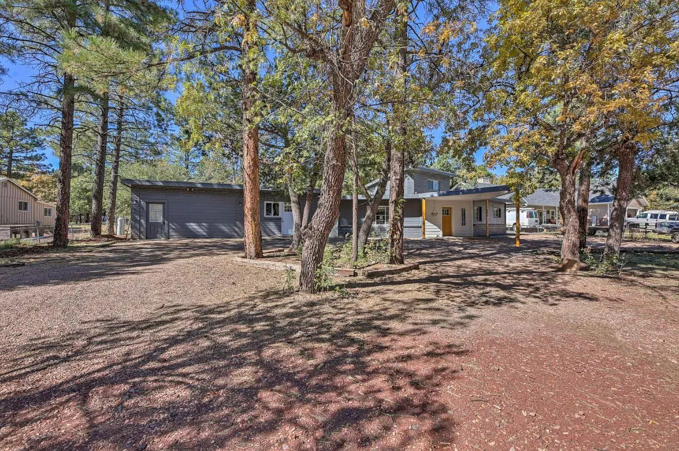 6576 Pond Dr — Photo 2