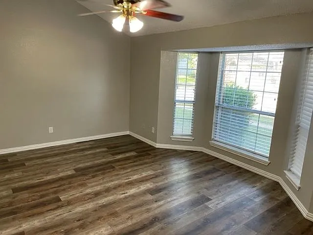 2109 Regency Dr — Photo 7