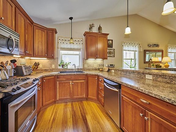 4th image of 25 Silver Crest Ln #25