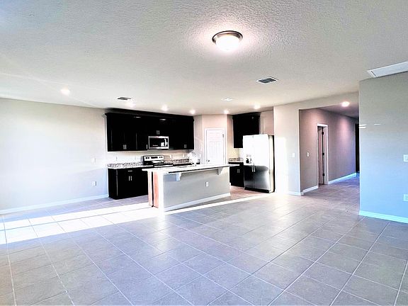 3rd image of 3273 Weitzel Dr