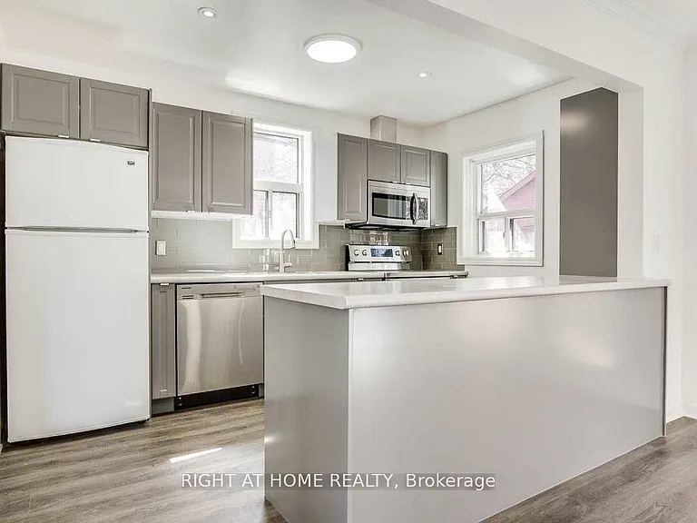 1738 Bayview Ave — Photo 6