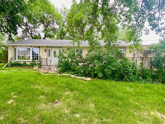 108 2nd St SW, Bowman, ND 58623 | MLS #11153349 | Zillow