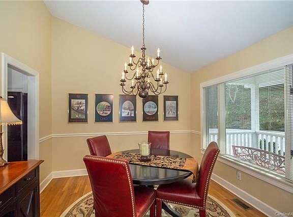 5th image of 471 Cardinal Ln