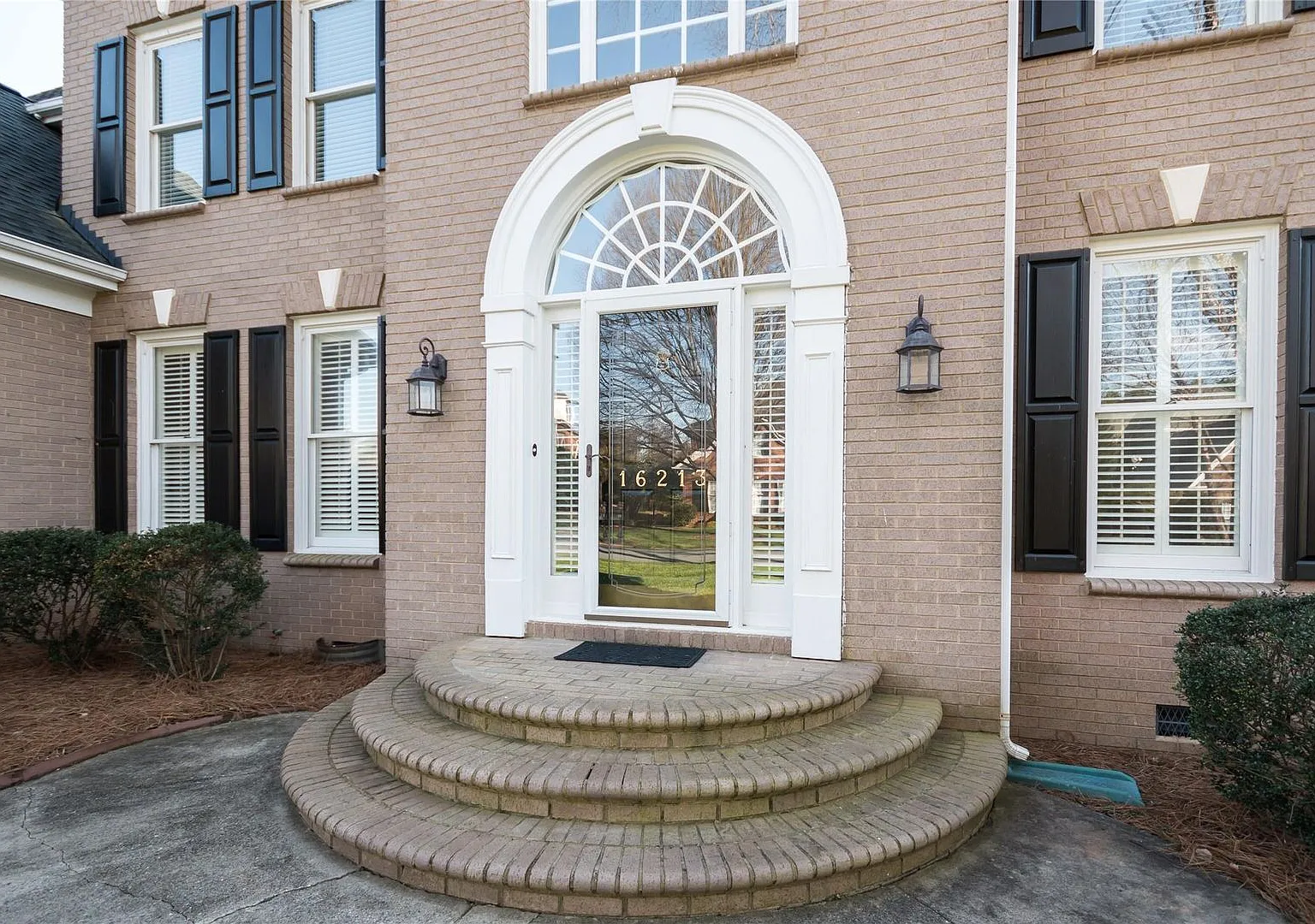 Waterfront Community Estate Home at Sterling Pointe in Cornelius — Photo 2