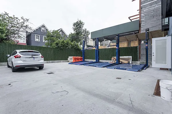 Rented by Evergreen Apartments BK | media 22