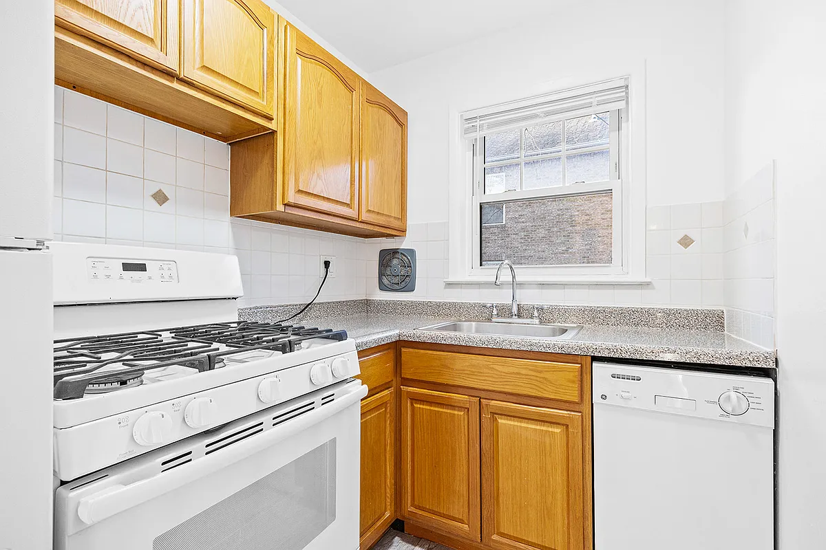 Building Photo - 138 Clinton Pl #1B