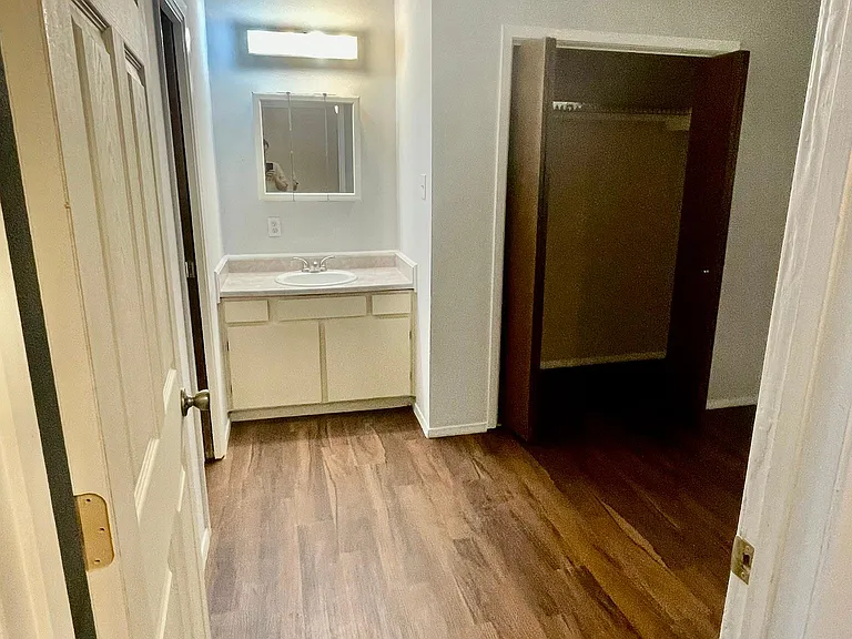 8104 Sonnet Ave — Photo 11