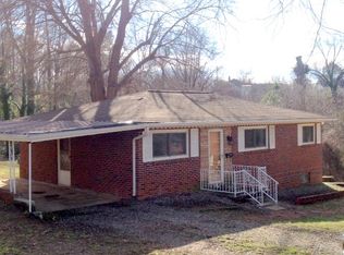 409 3rd St NW, Conover, NC 28613