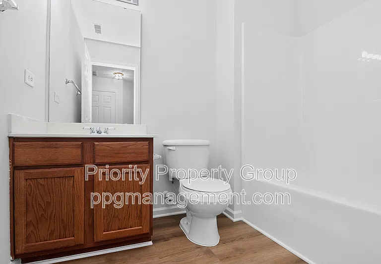 3204 Barons Court Rd — Photo 29