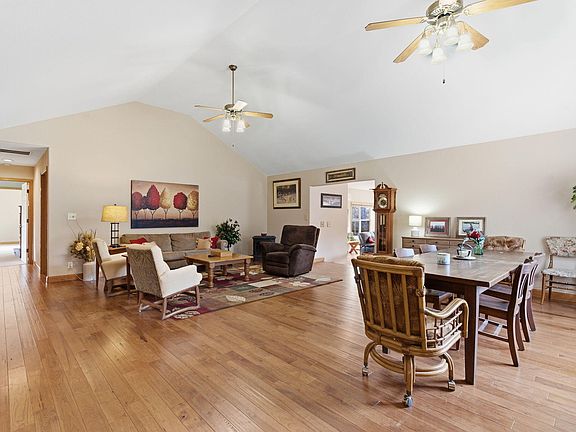 3rd image of 307 Palomino Road