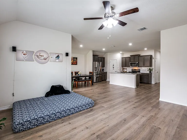 1307 Colonial Bluff Ln — Photo 5