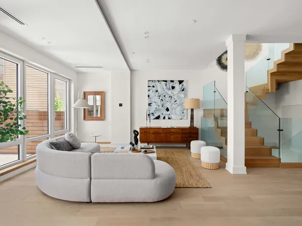 25 Conselyea Street image 1 of 20