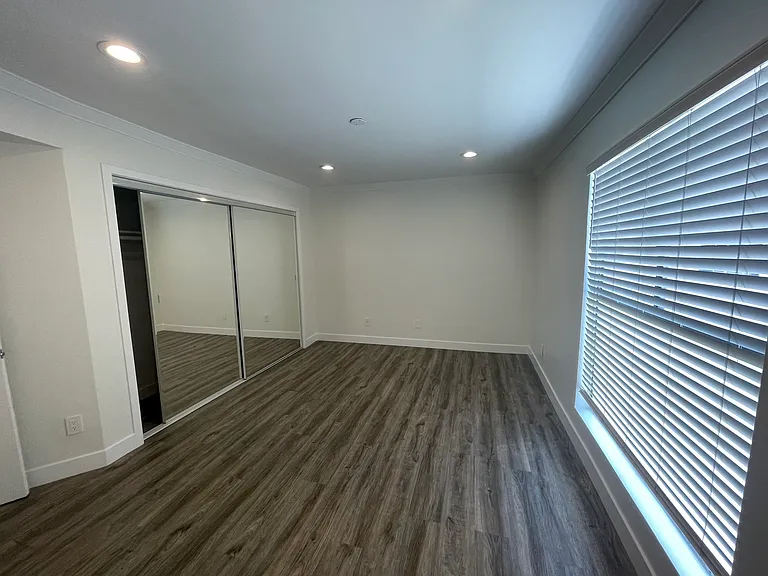 1037 Linden Ave #8 — Photo 20