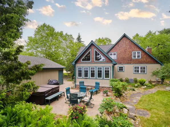 8792 S Greenway St, Onekama, MI 49675