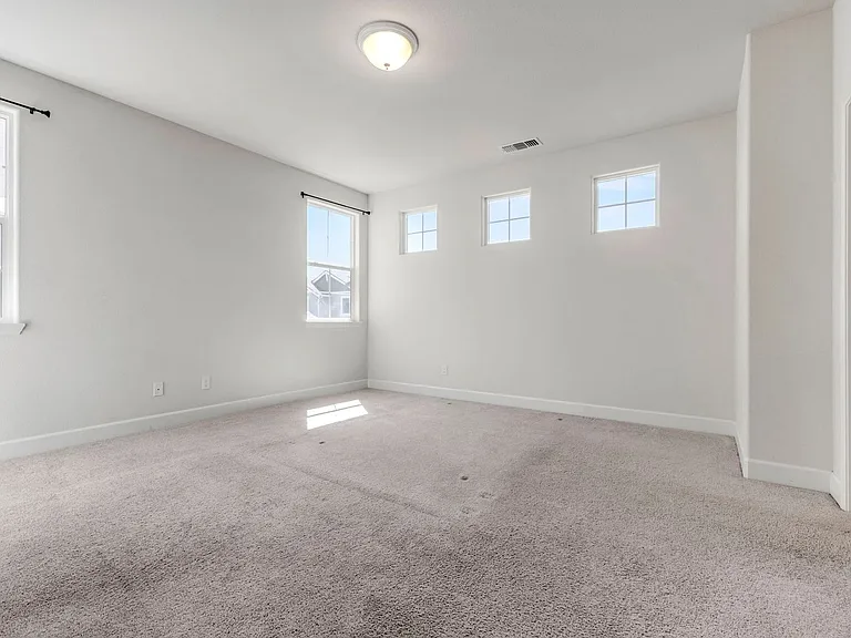 19218 Coliseum Ln — Photo 12