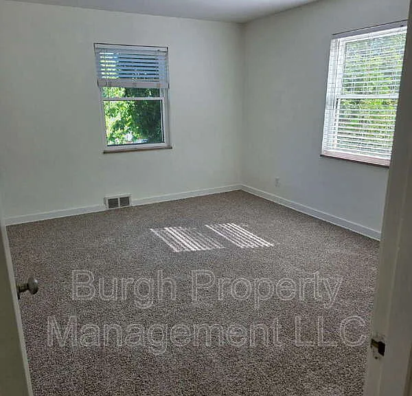 300 Maxwell Dr — Photo 13
