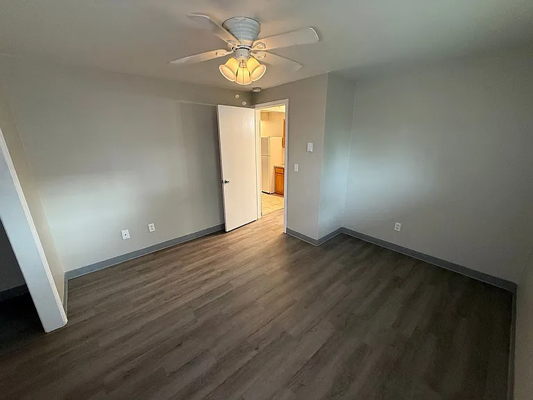 943 East Augusta Avenue — Photo 10
