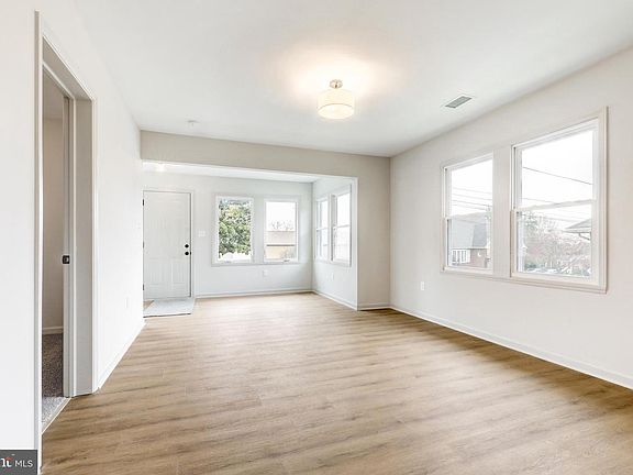 5th image of 632 Greenhill Rd