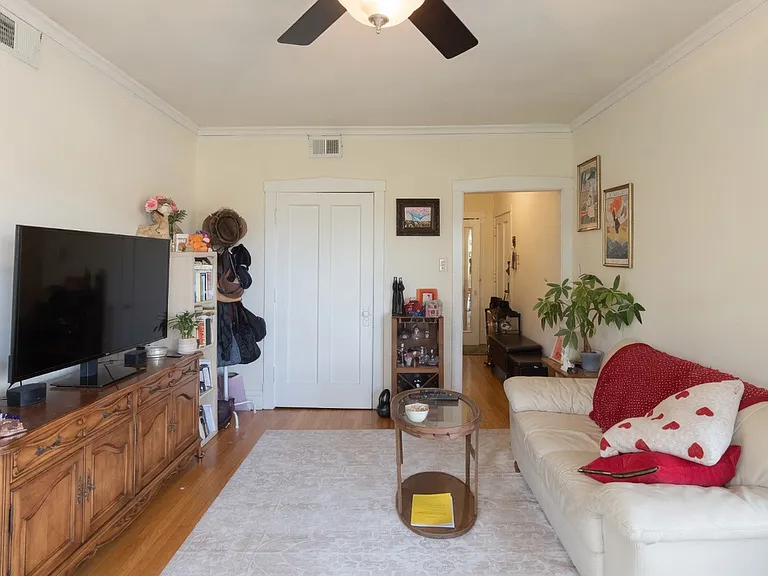 2557 W Eastwood Ave #3 — Photo 1
