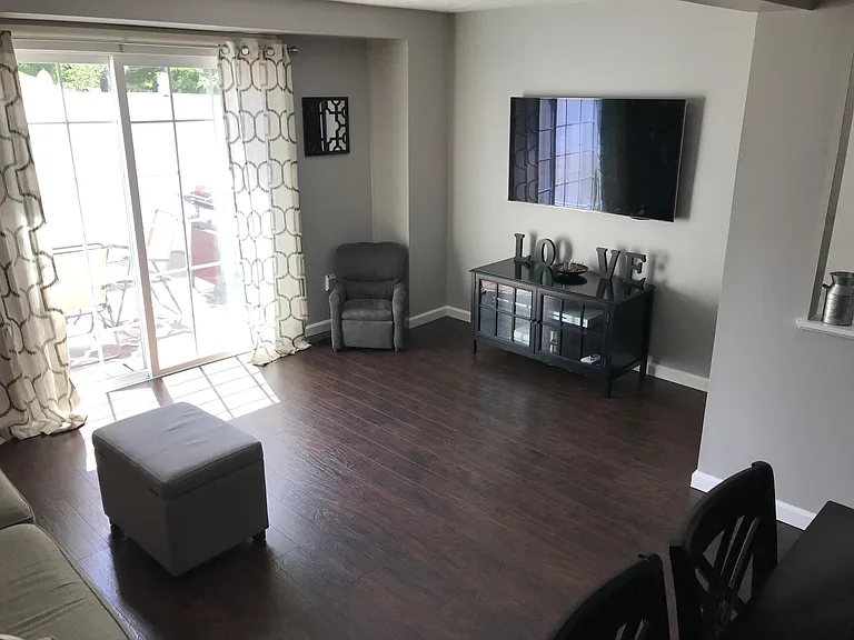 936 Lynwood Ct — Photo 3