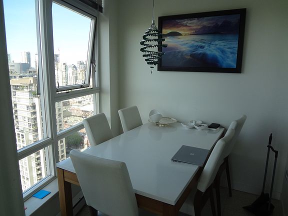 5th image of 928 Beatty St #3502