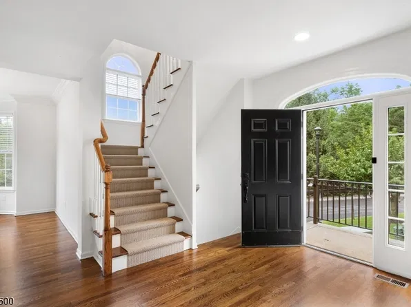 8 Lackawanna Ct, Chatham, NJ 07928
