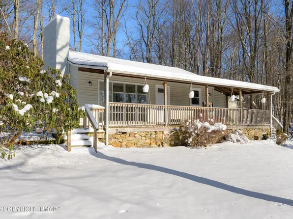 8676 Twin Lake Dr, Kunkletown, PA 18058