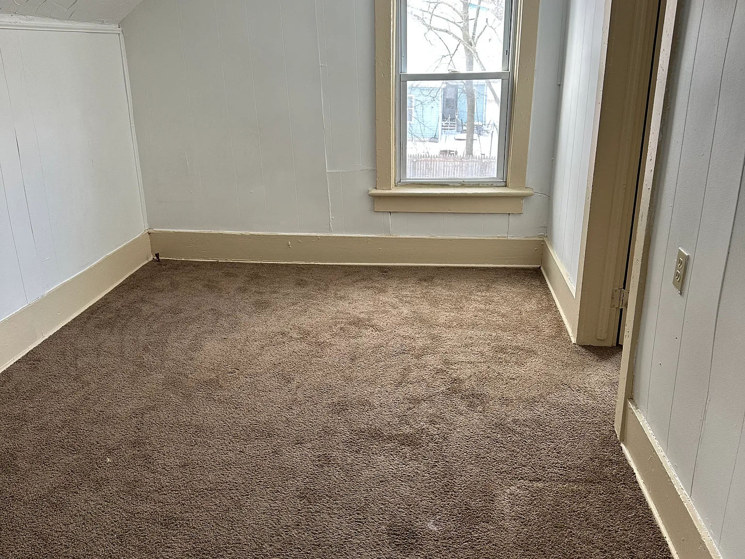 5 bed, 1026 sqft, $950 — Photo 3