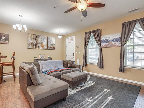 3rd image of 4935 Travertine Ave