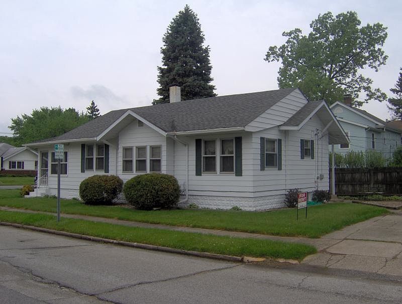 1st image of 1308 1/2 Lincolnway E